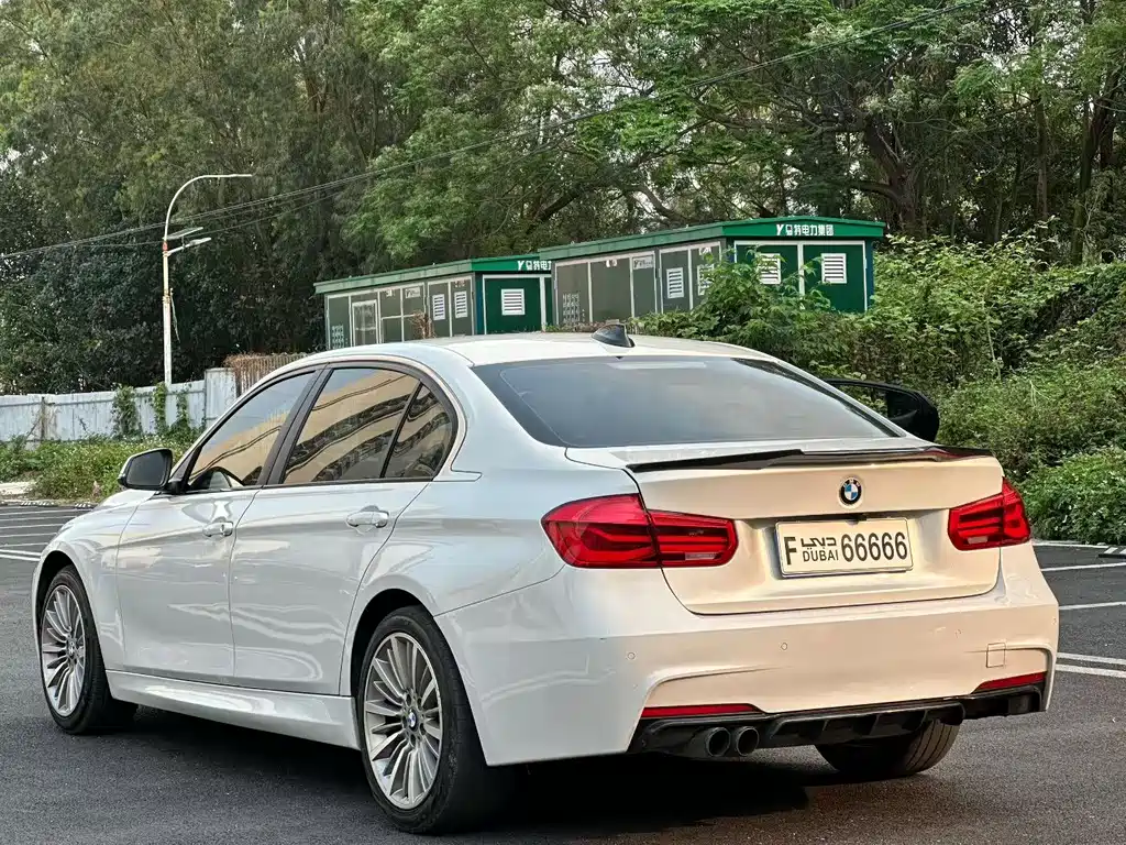 BMW 3 Series 2018 — фото 9