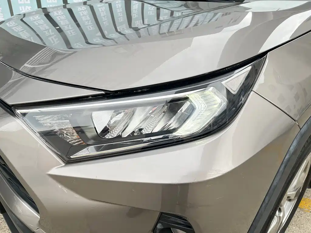 Toyota RAV4 2020 — фото 20