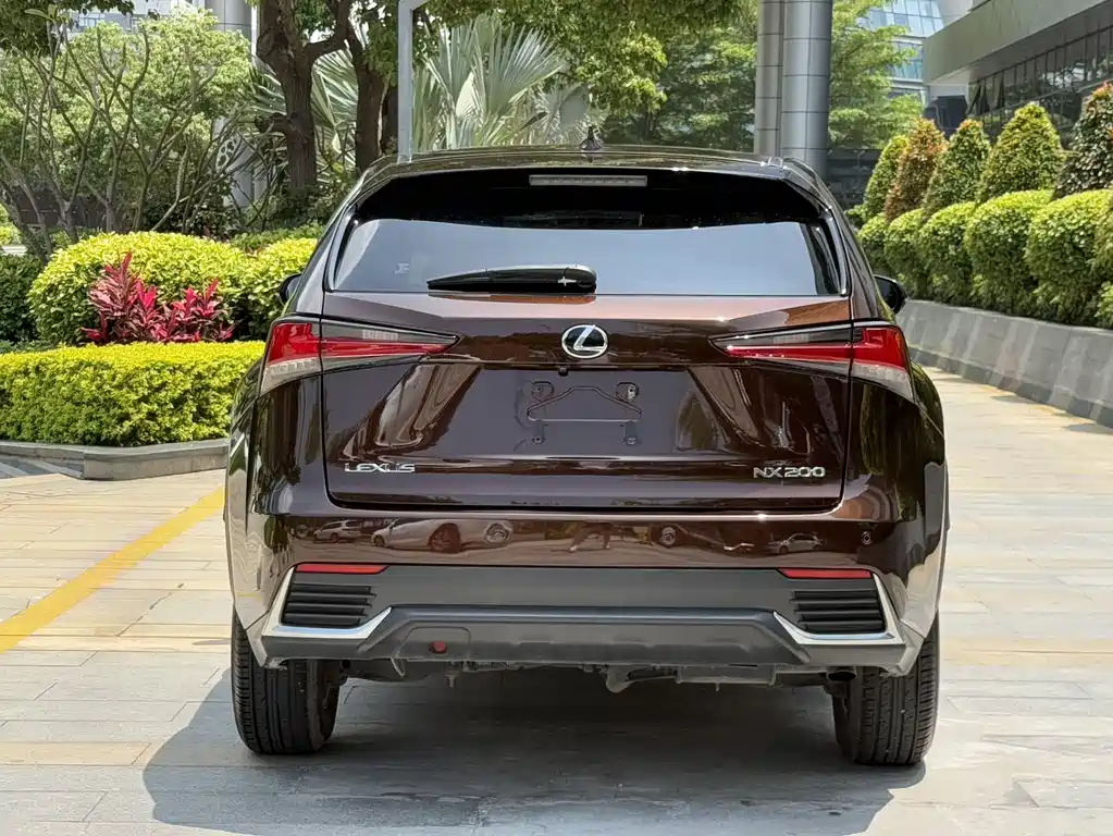 Lexus NX 2018 — фото 12