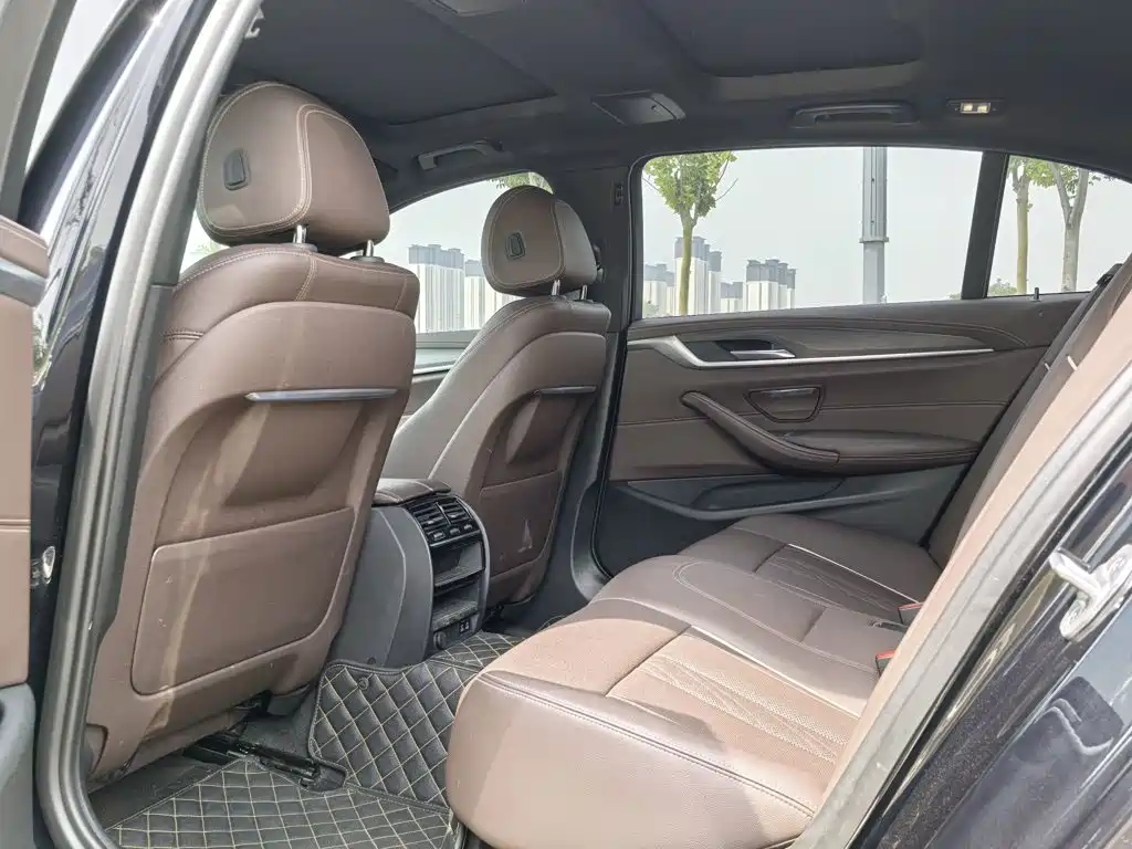 BMW 5 Series New Energy 2020 — фото 13