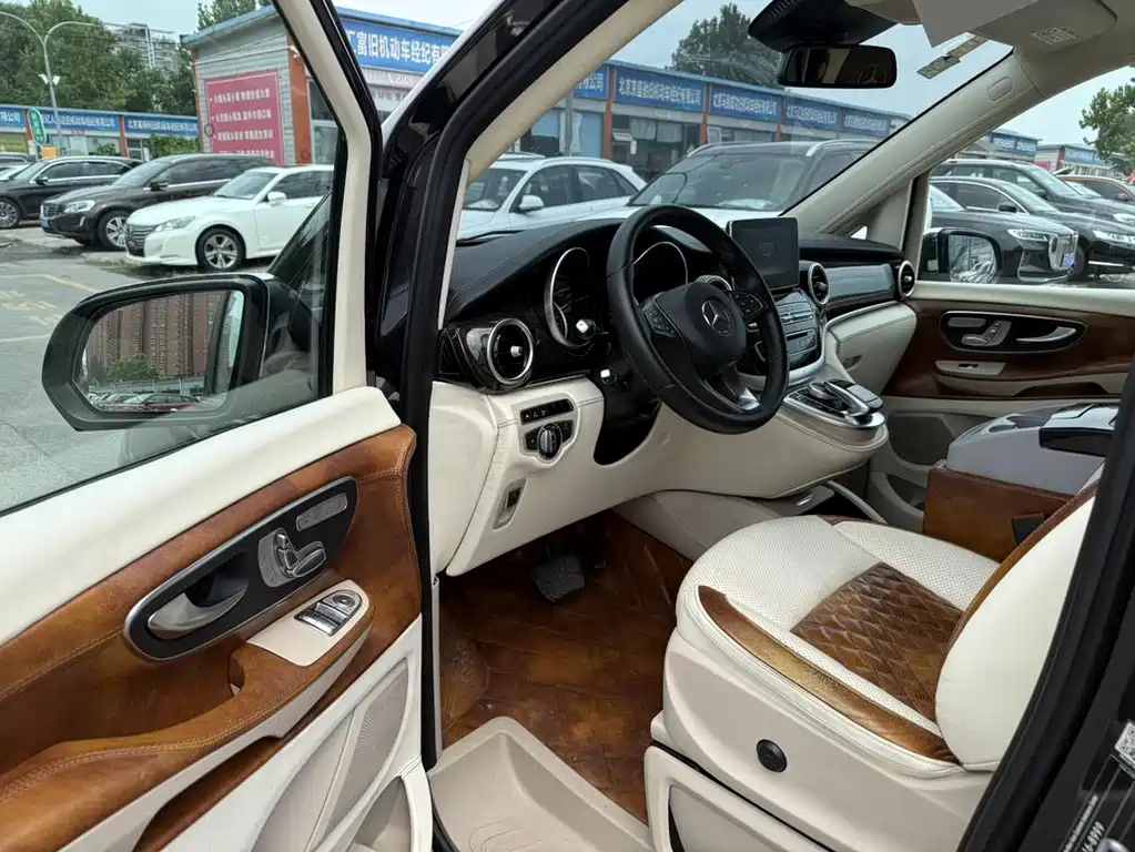 Mercedes-Benz V-Class 2017 — фото 4