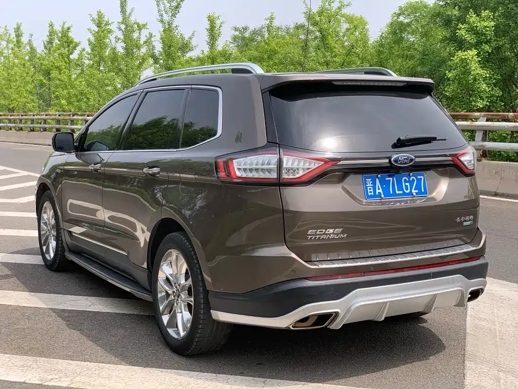 Ford Edge 2017 — фото 11
