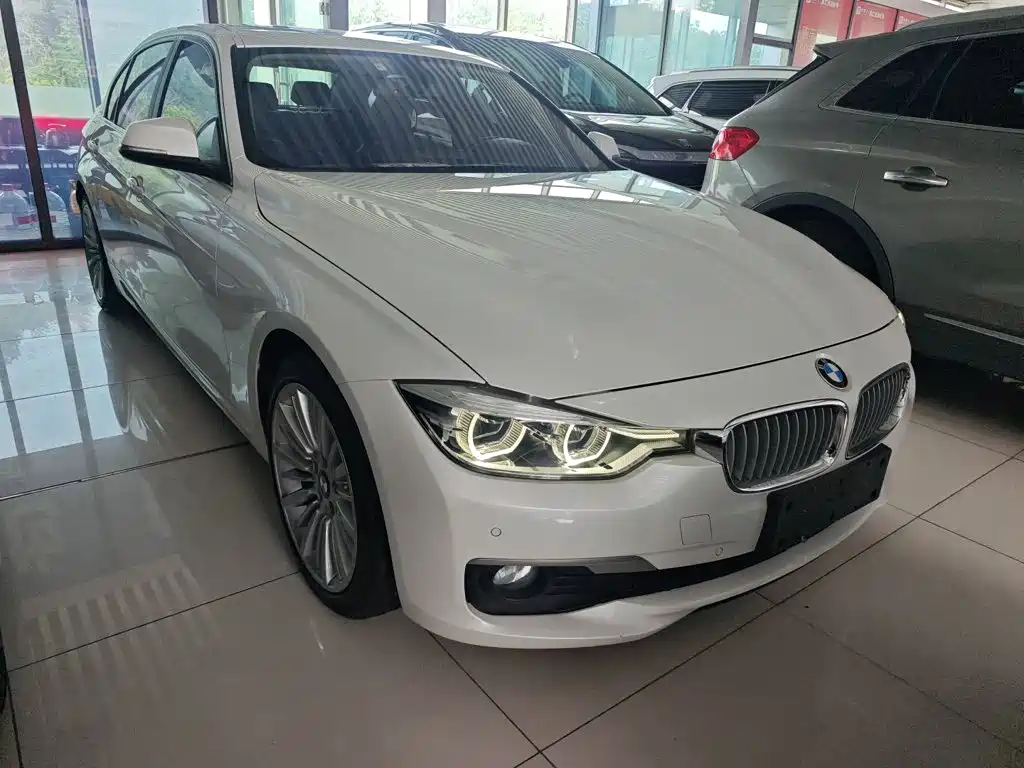 BMW 3 Series 2018 — фото 14