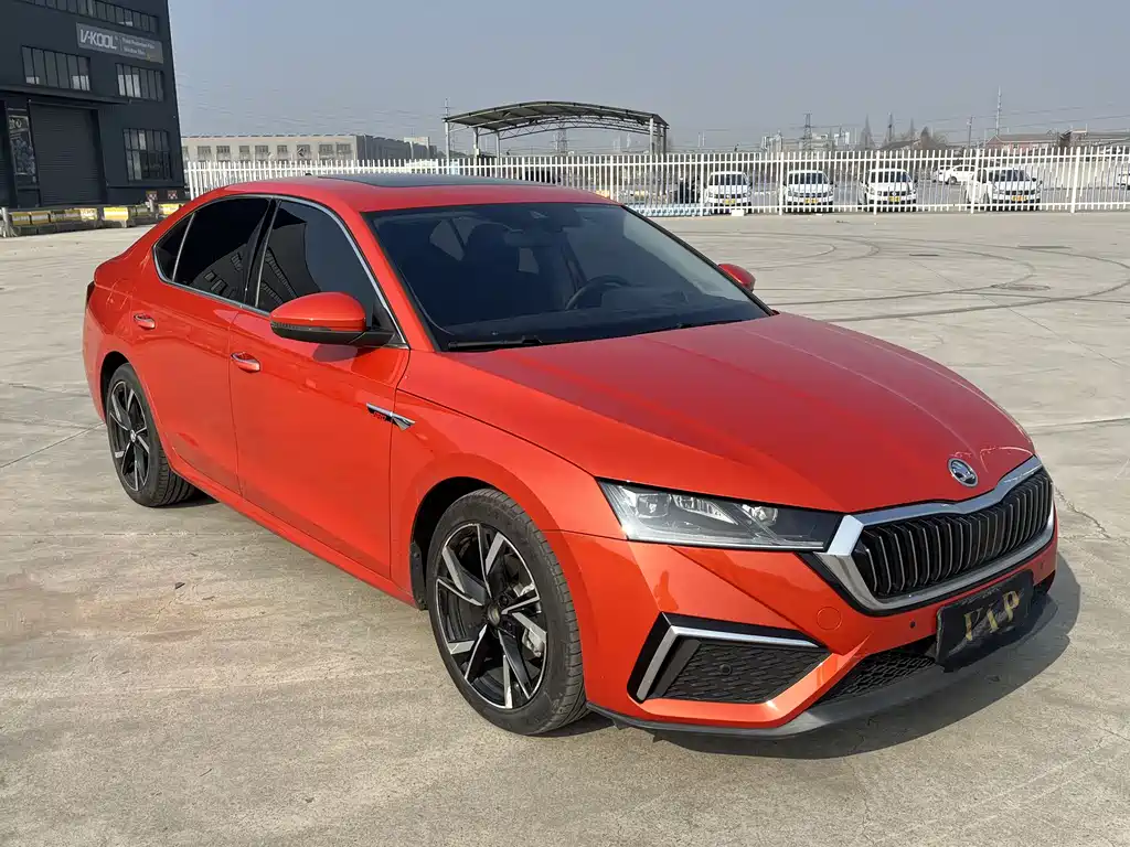 Skoda Octavia 2021 — фото 23