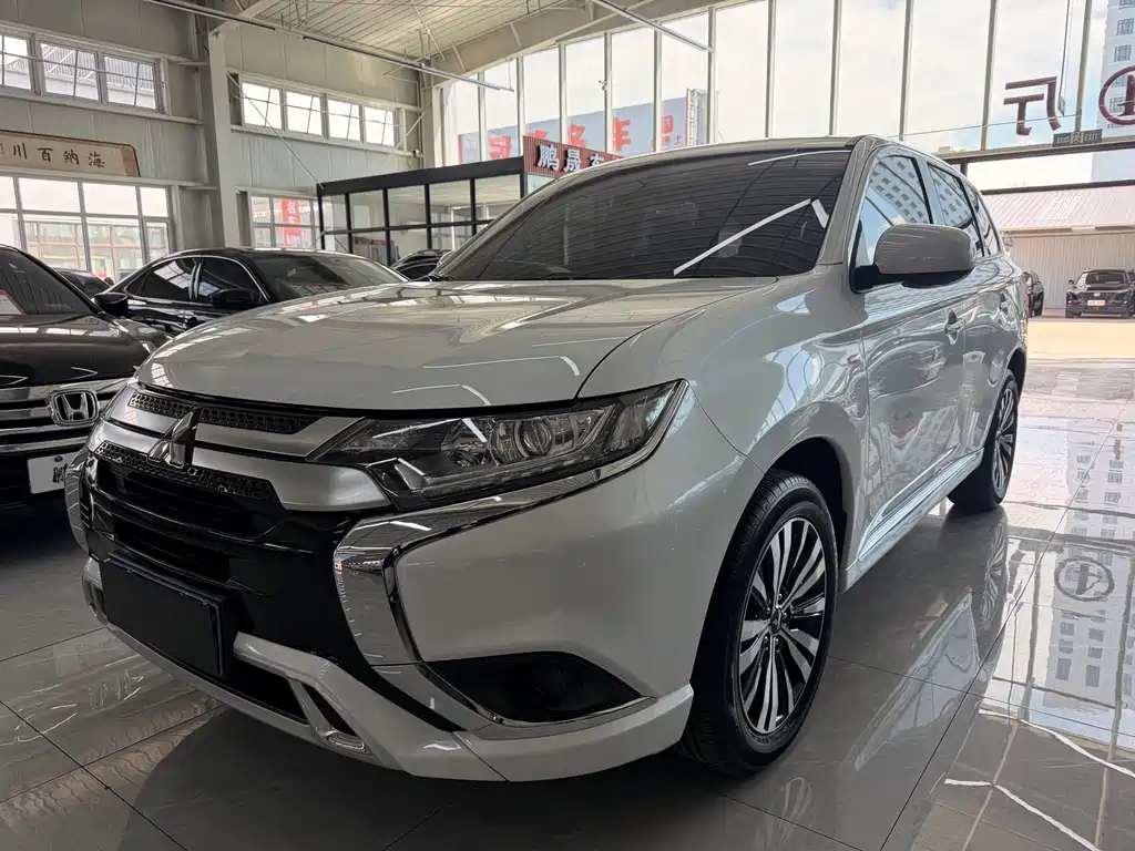 Mitsubishi Outlander 2022