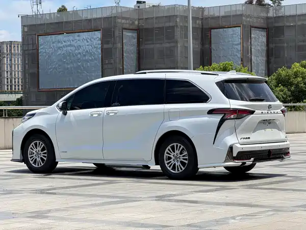Toyota Sienna 2023