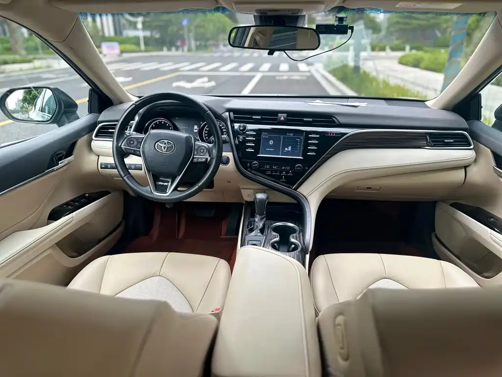 Toyota Camry 2018 — фото 4