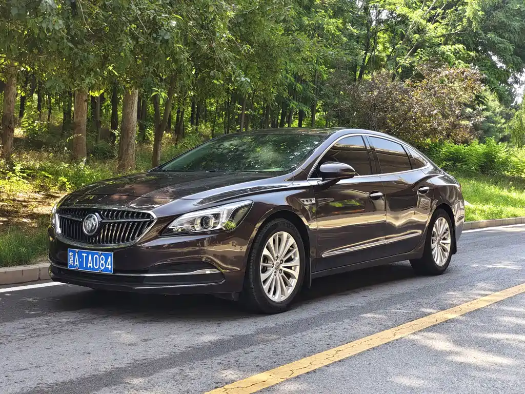 Buick LaCrosse 2017 — фото 1