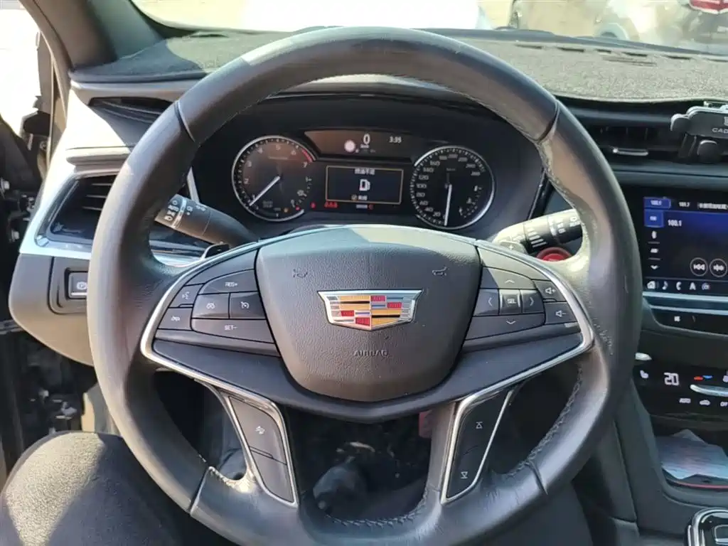 Cadillac XT5 2019 — фото 11