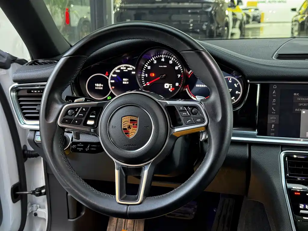 Porsche Panamera 2018 — фото 13