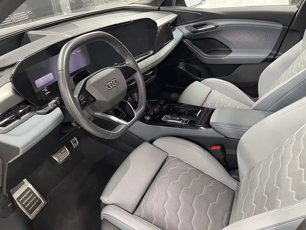 Audi Q6L e-tron 2025 — фото 10