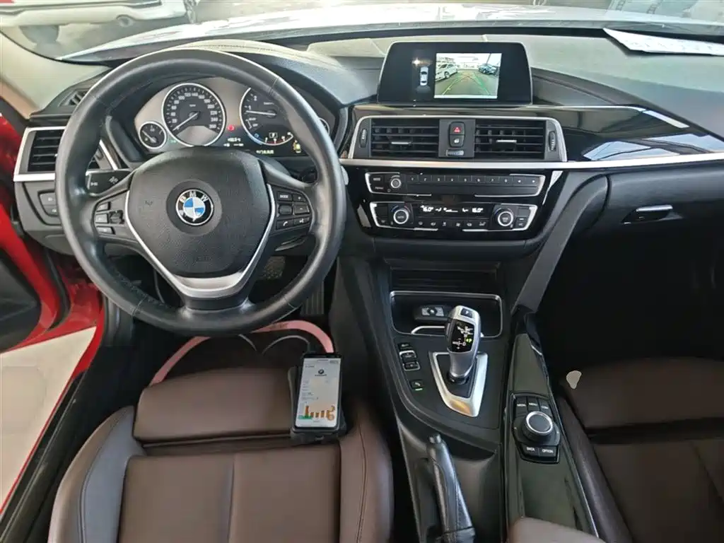 BMW 3 Series 2018 — фото 10