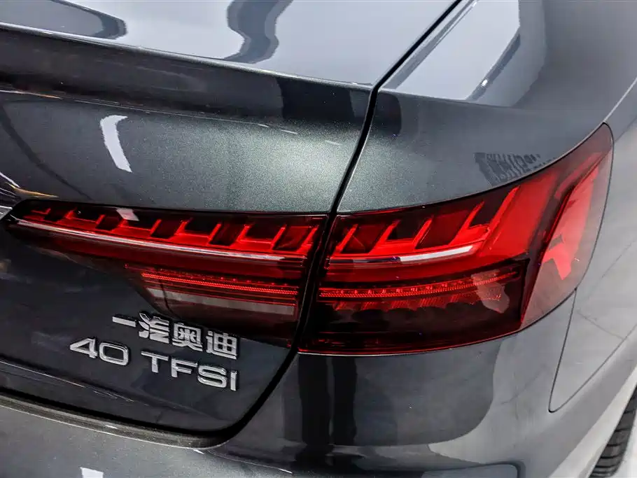 Audi A4L 2023 — фото 24