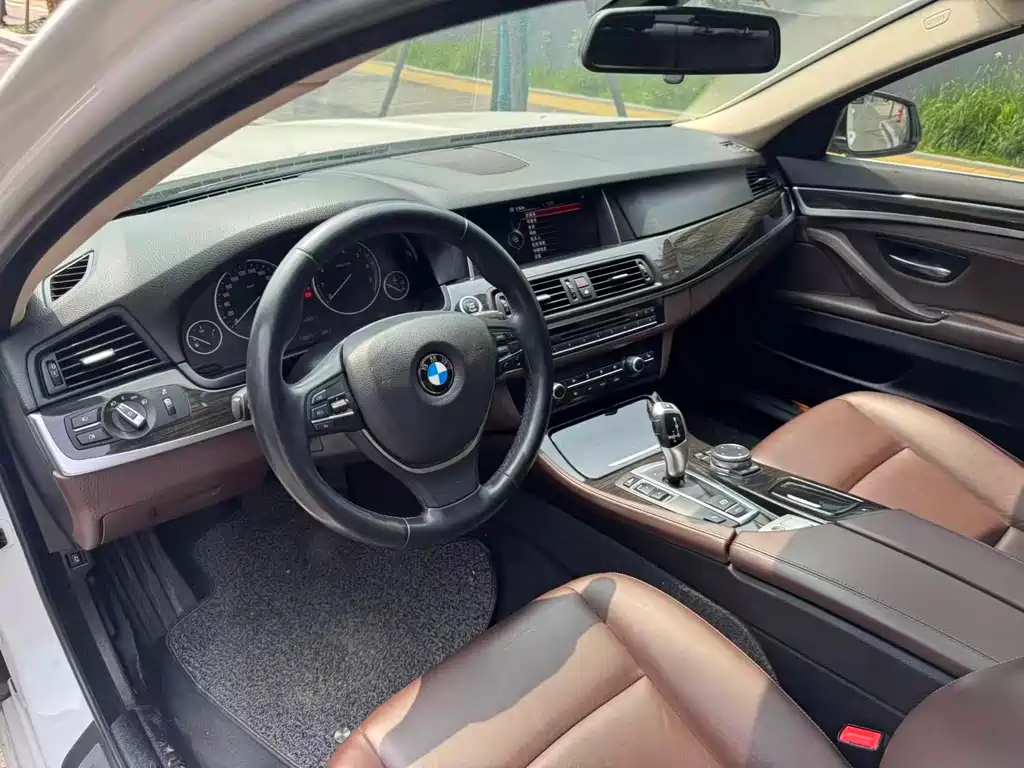 BMW 5 Series 2016 — фото 8
