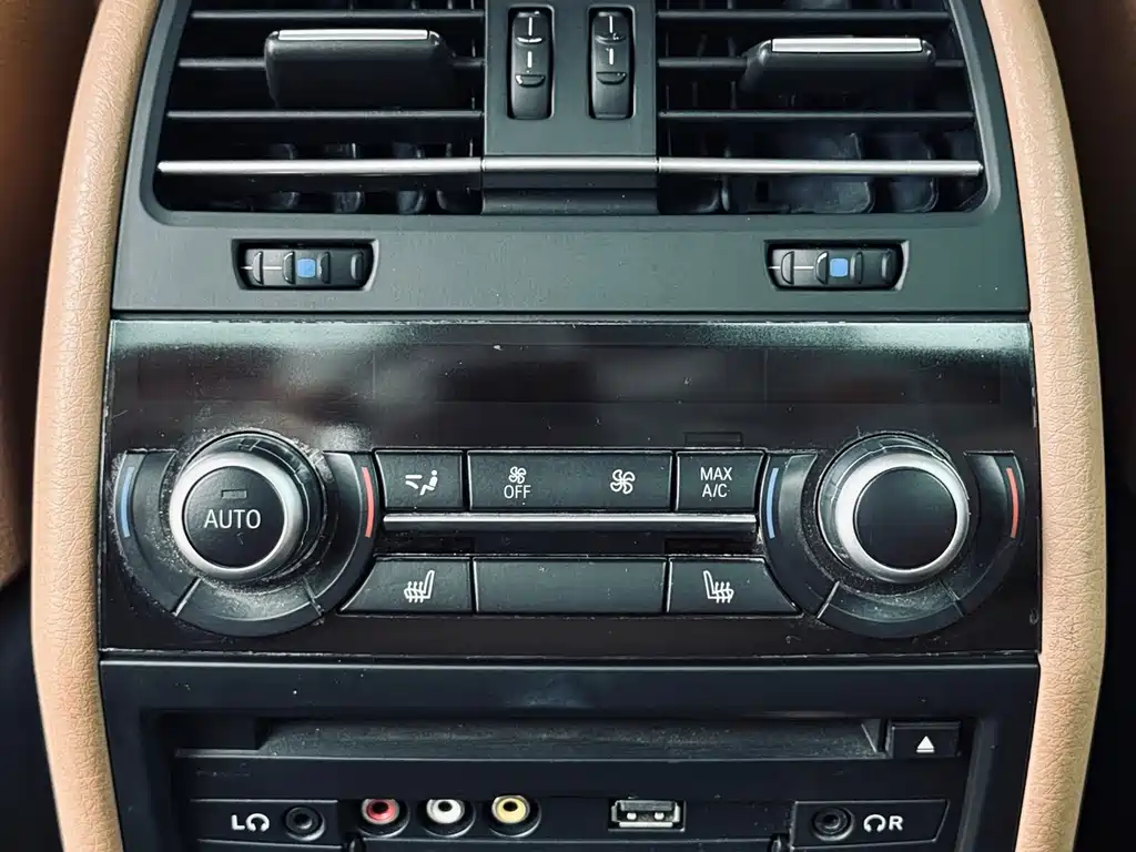 BMW 7 Series 2015 — фото 30