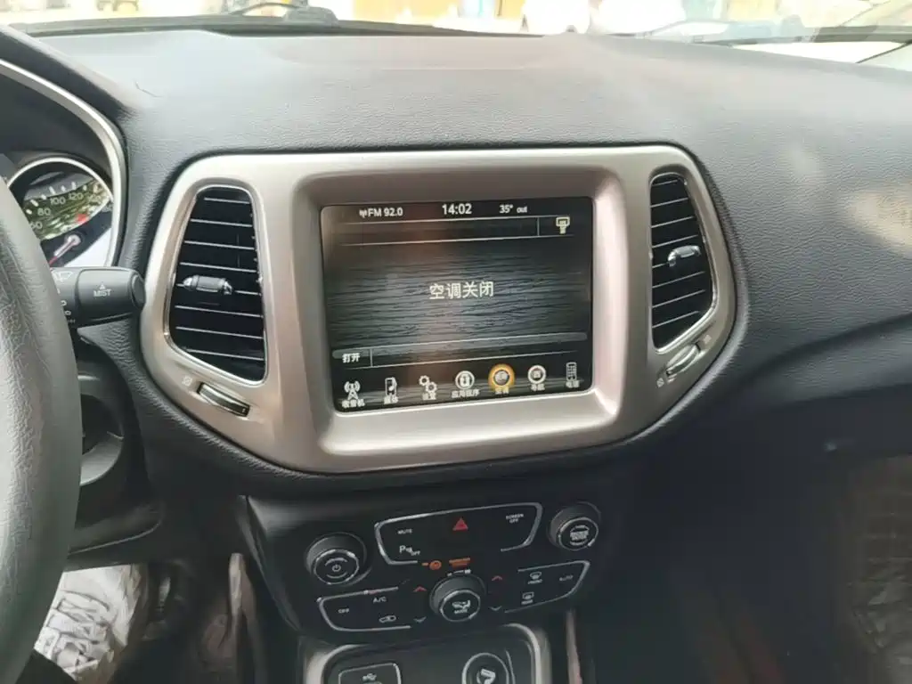 Jeep Compass 2017 — фото 13