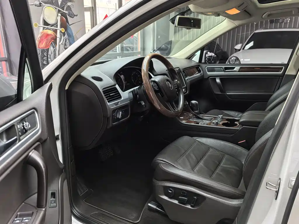 Volkswagen Touareg 2015 — фото 12