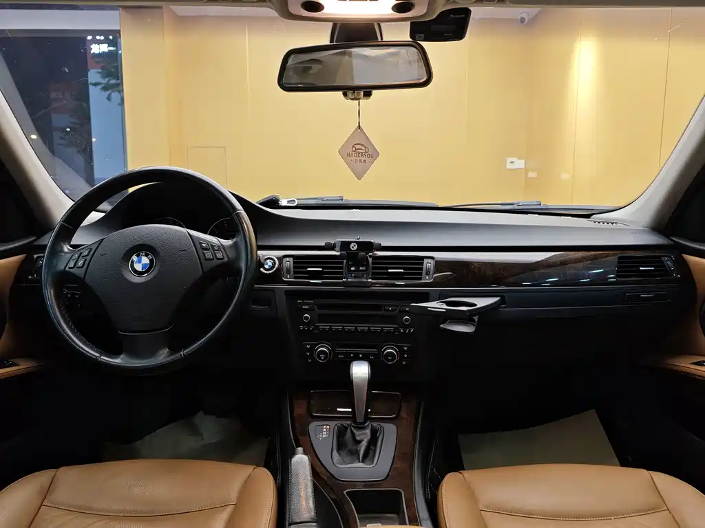 BMW 3 Series 2011 — фото 19