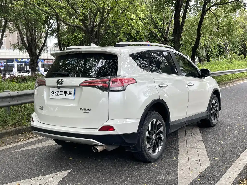 Toyota RAV4 2016 — фото 4