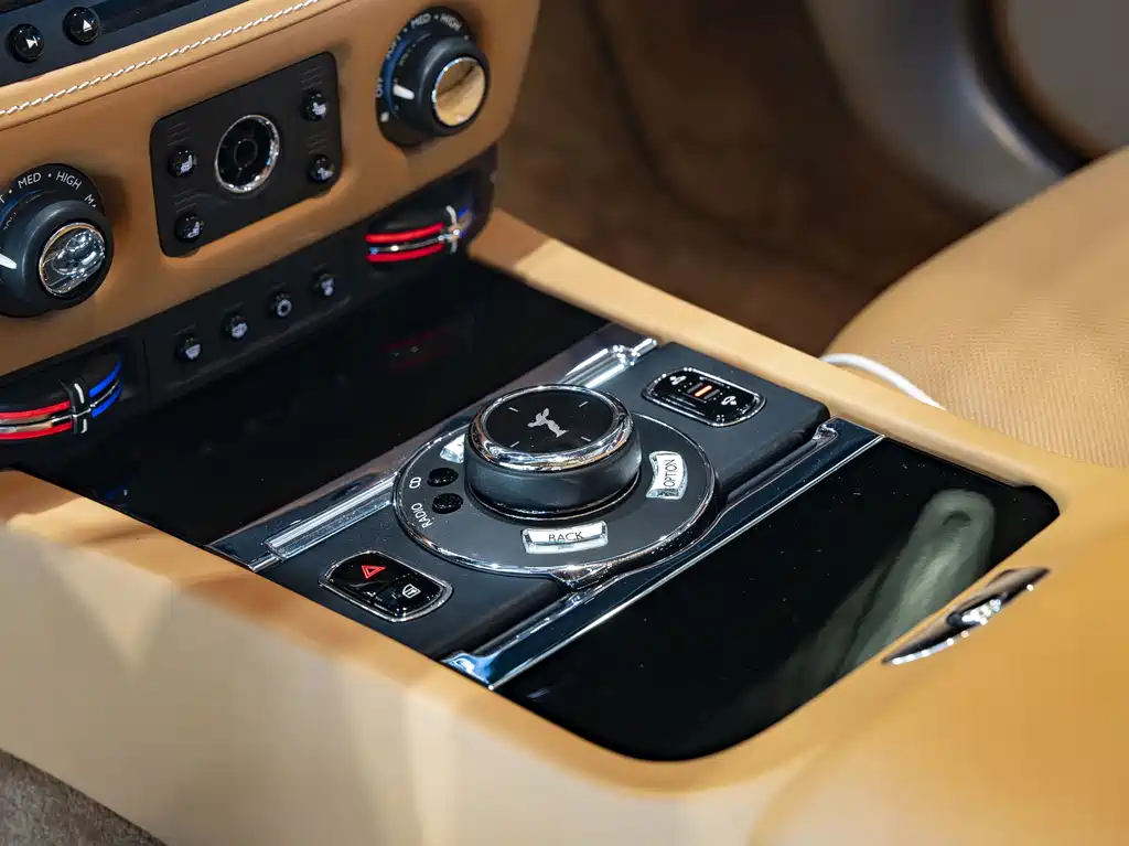 Rolls-Royce Wraith 2018 — фото 18
