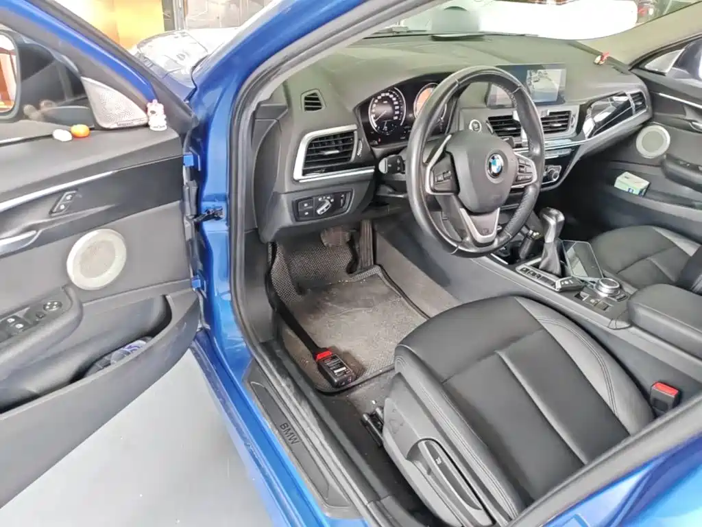 BMW 1 Series 2019 — фото 16