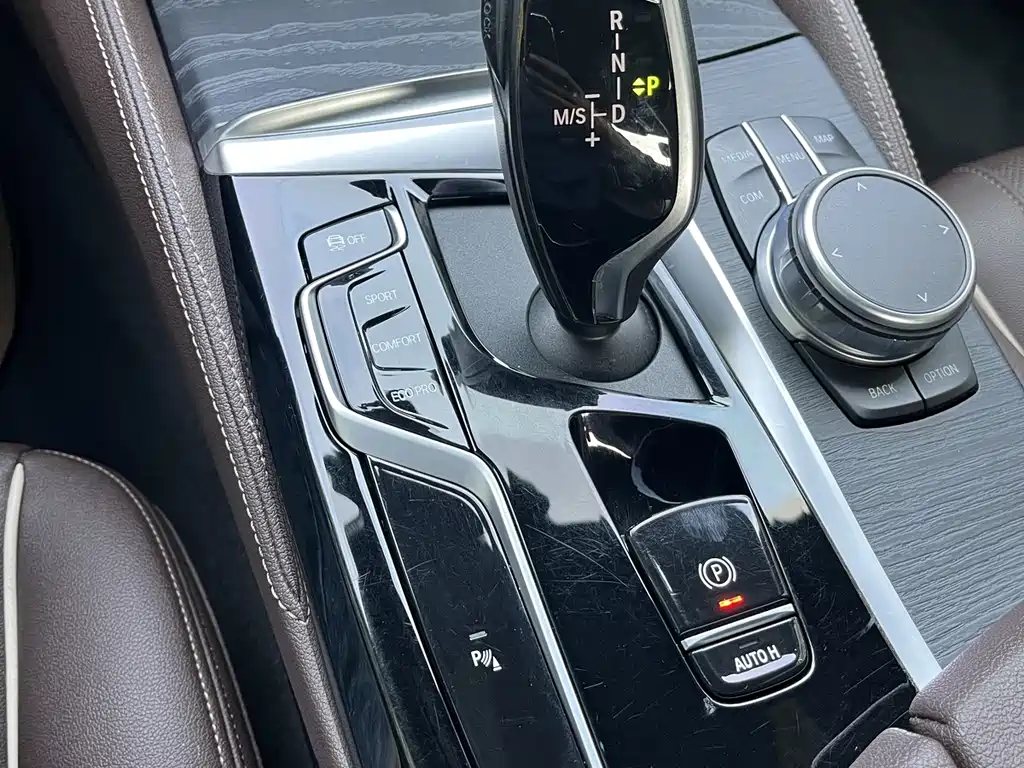 BMW 5 Series 2021 — фото 16