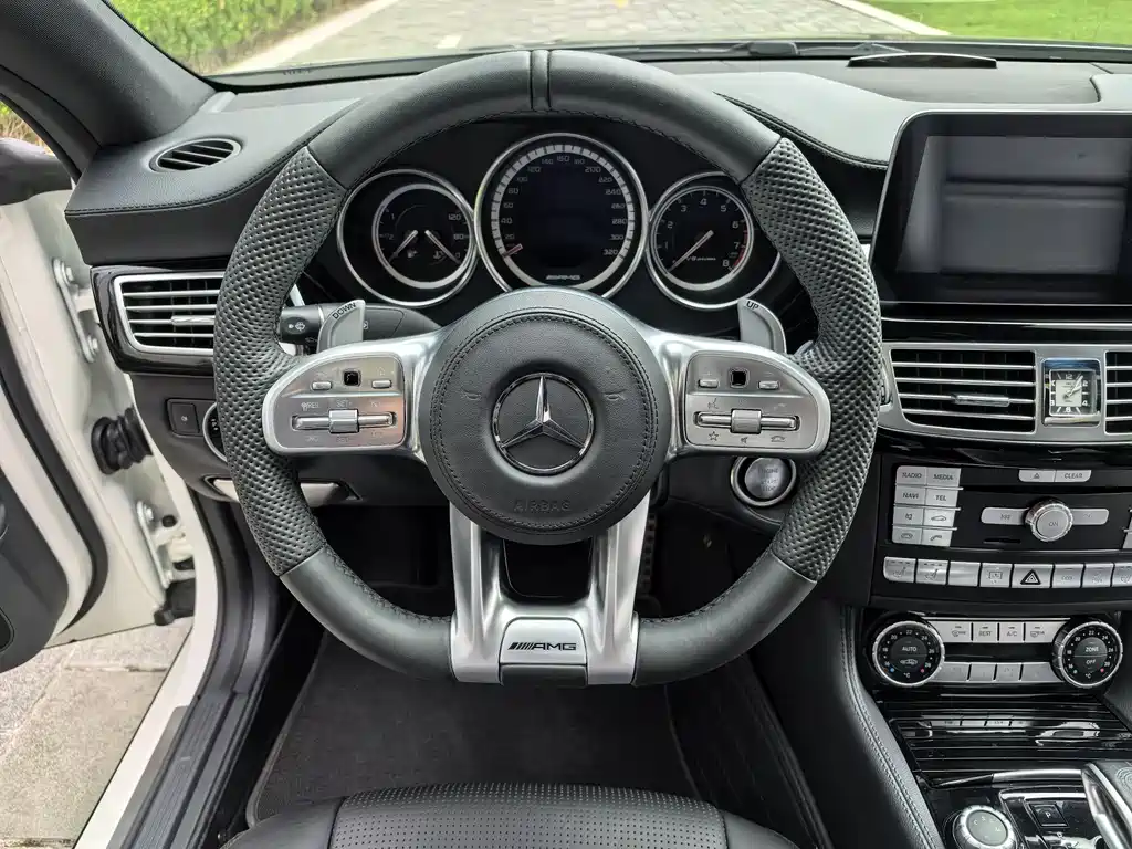 Mercedes-Benz CLS AMG 2018 — фото 31