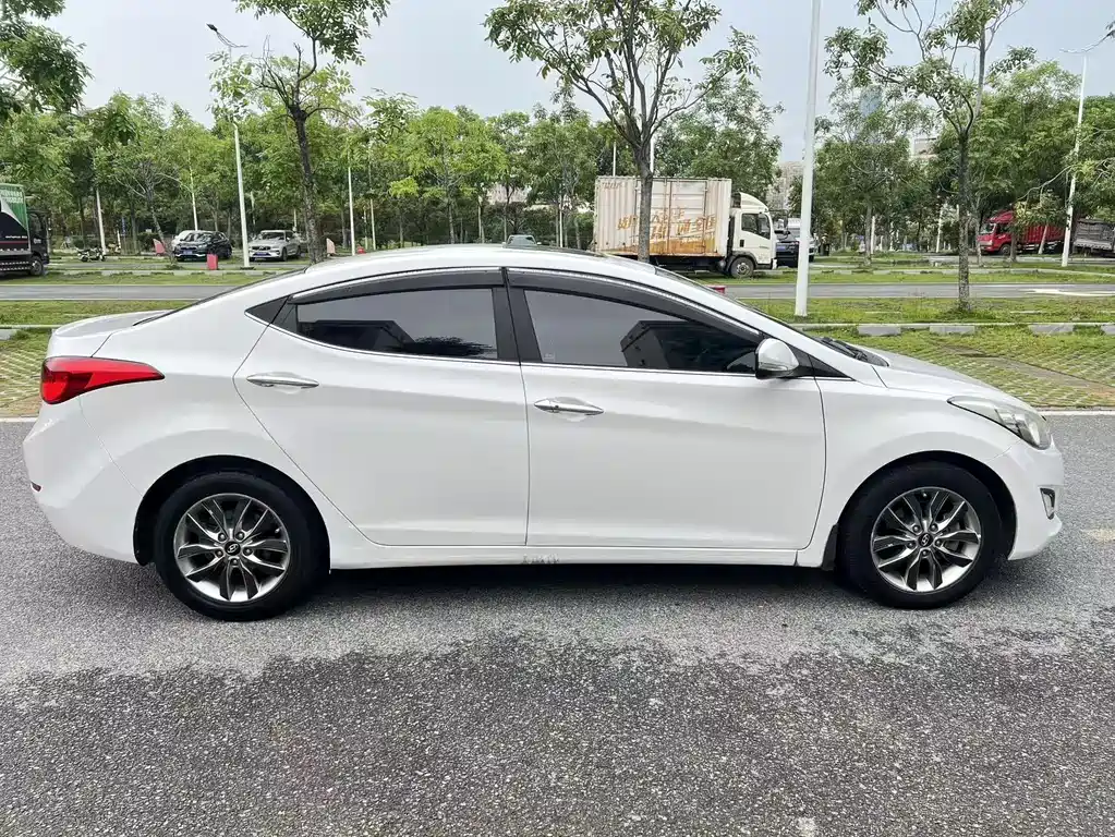 Hyundai Elantra Langdong 2015 — фото 4
