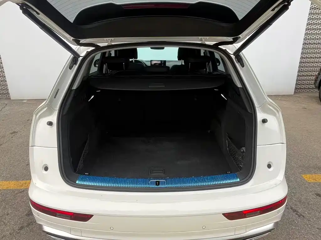 Audi Q5L 2023 — фото 17