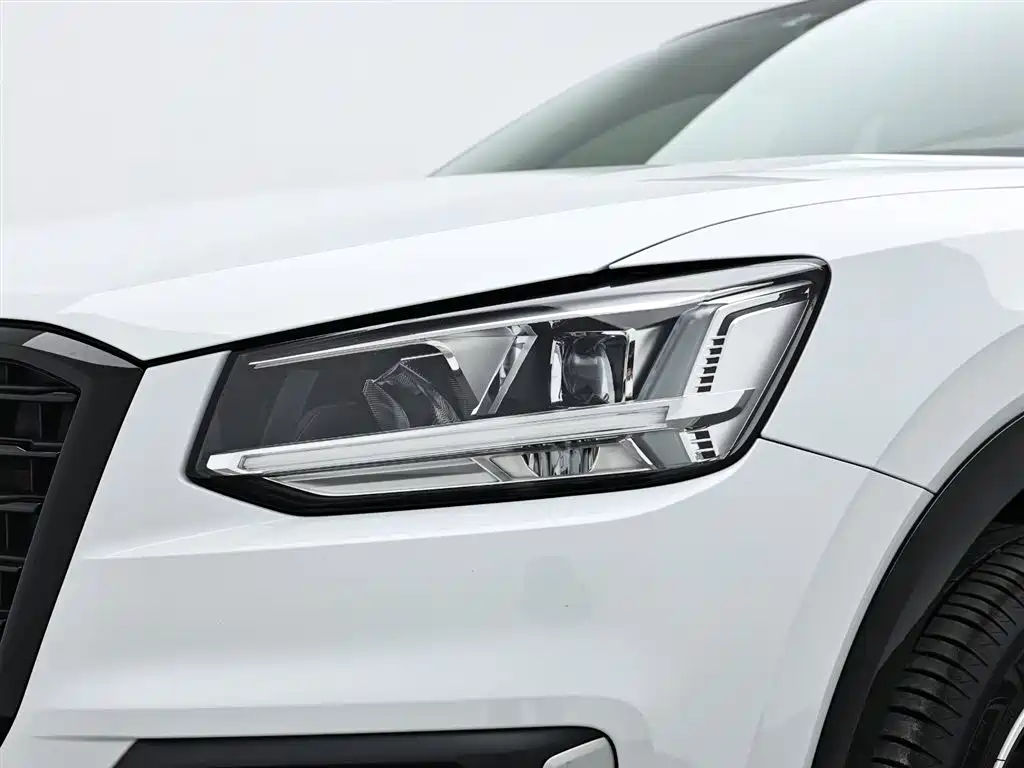 Audi Q2L 2020 — фото 11
