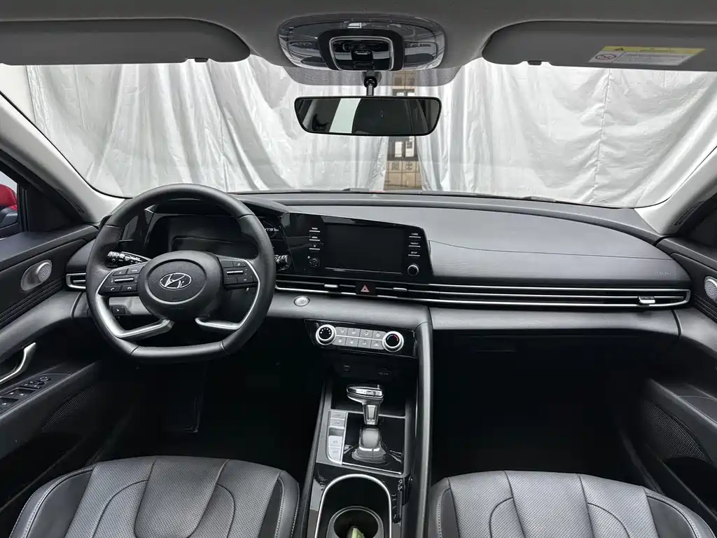 Hyundai Elantra 2022
