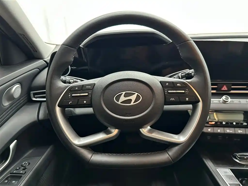 Hyundai Elantra 2024 — фото 9