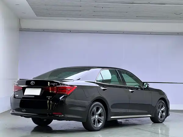 Toyota Crown 2015