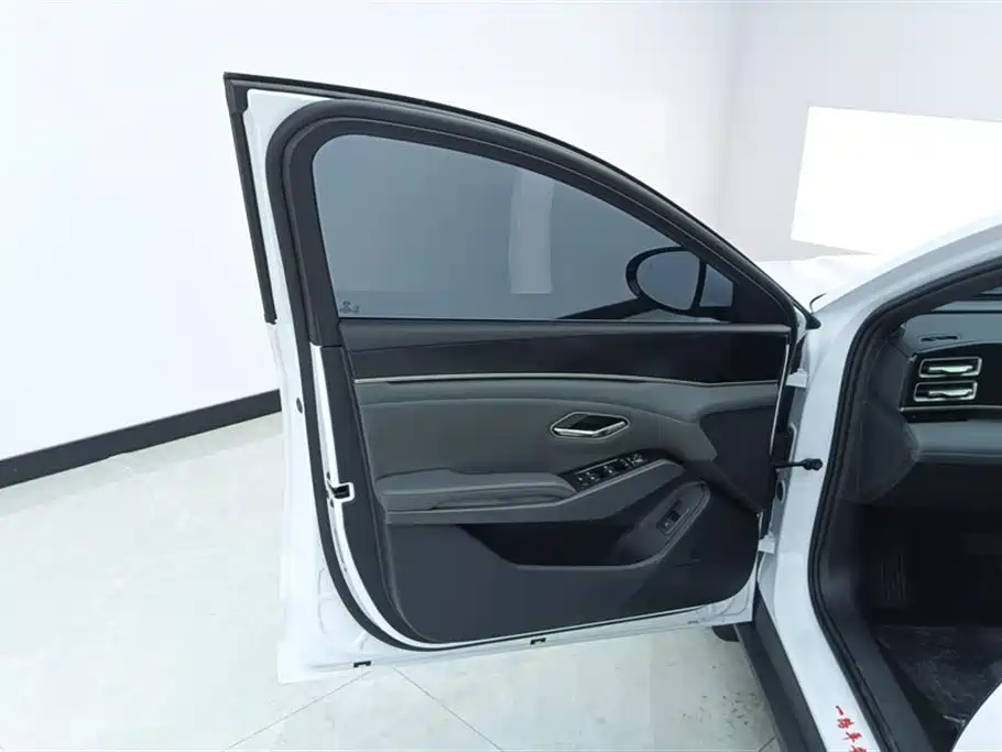 BYD Qin L 2025 — фото 7