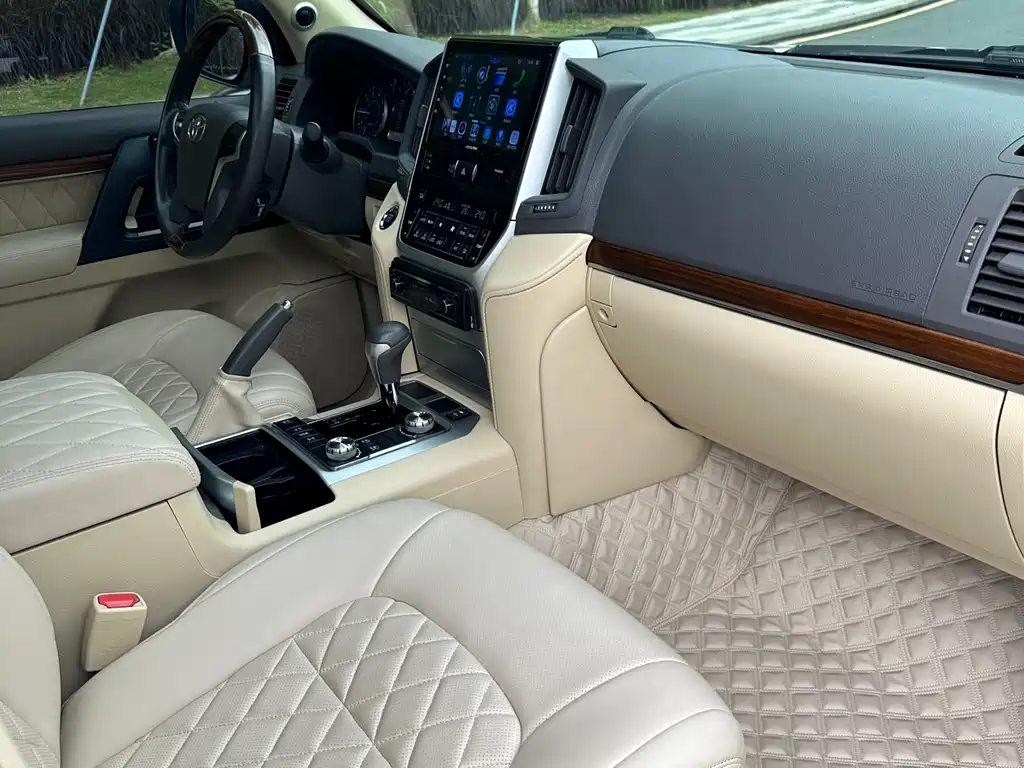 Toyota Land Cruiser 2018 — фото 11