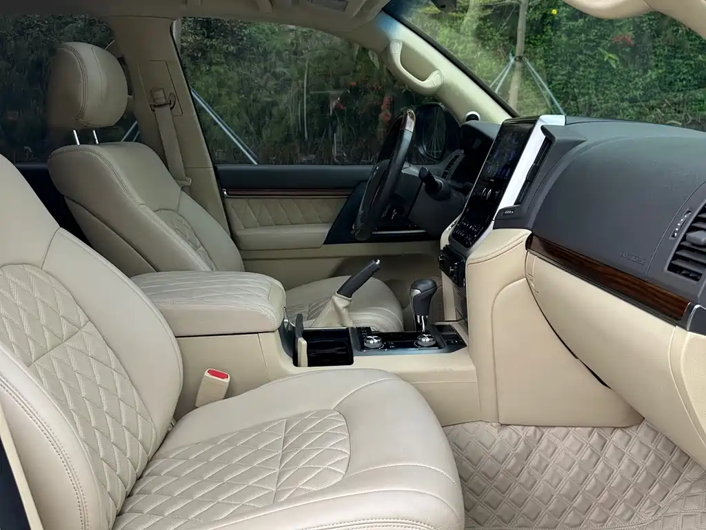 Toyota Land Cruiser 2018 — фото 12