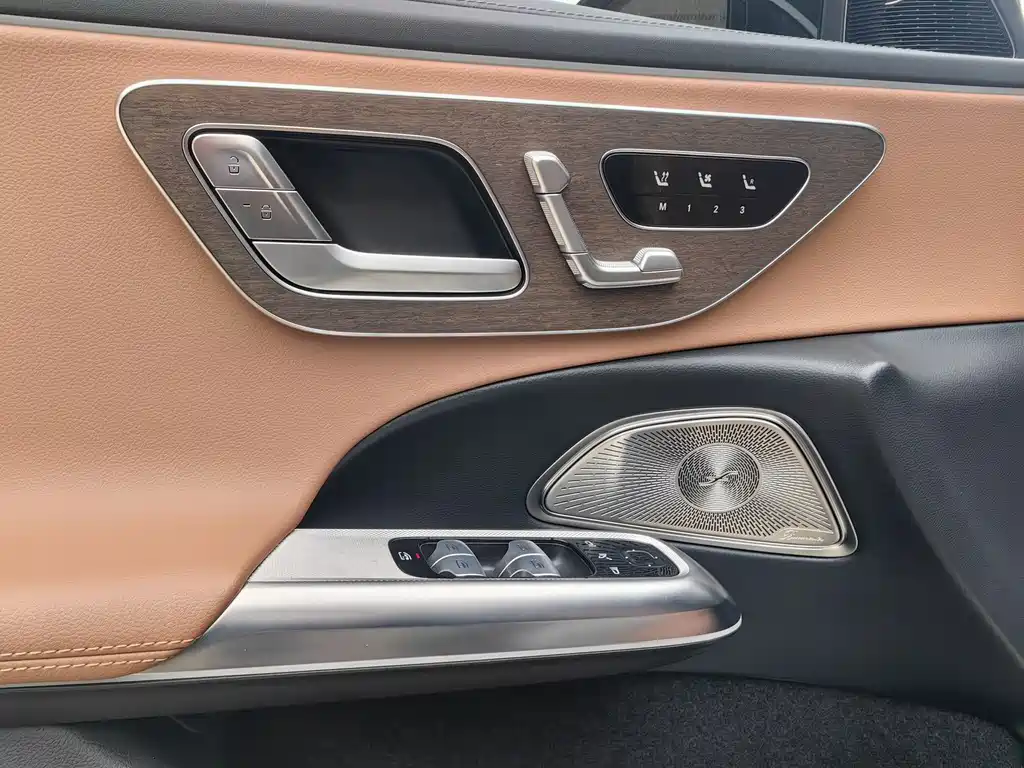 Mercedes-Benz E-Class 2024 — фото 18