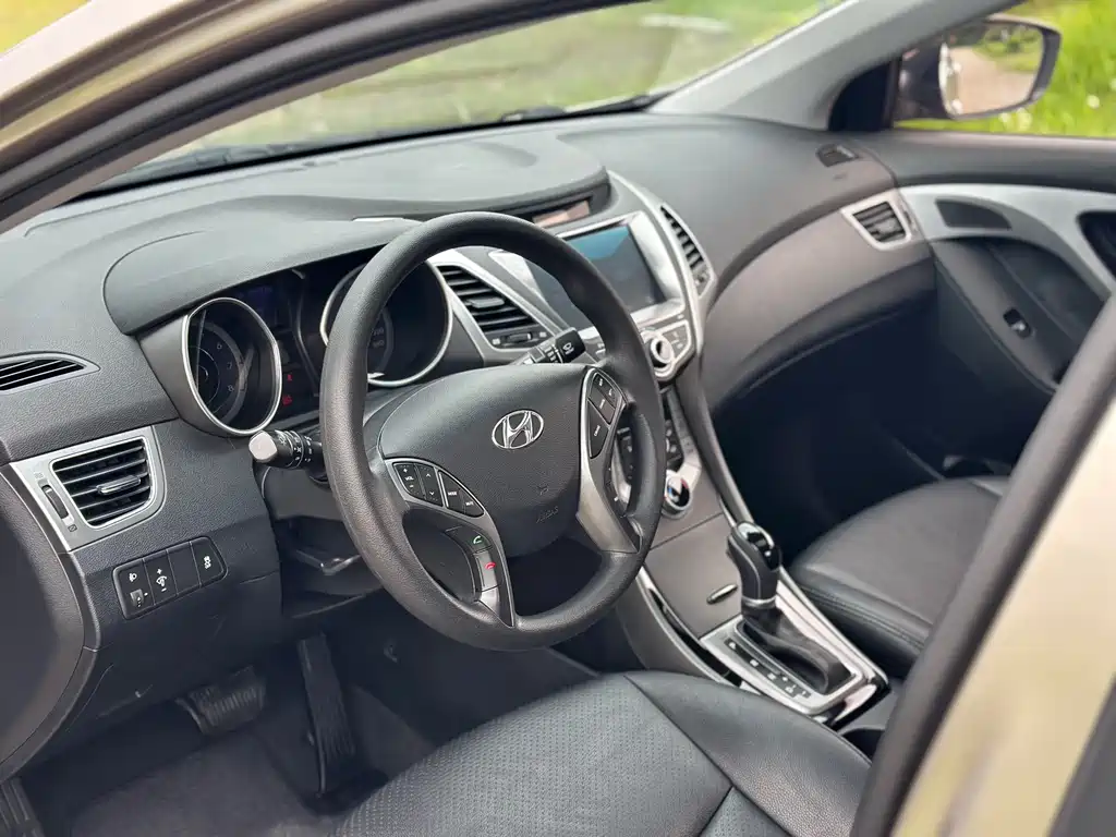 Hyundai Elantra Langdong 2017 — фото 9
