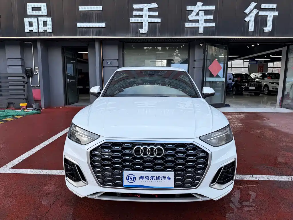 Audi Q5L Sportback 2021 — фото 1