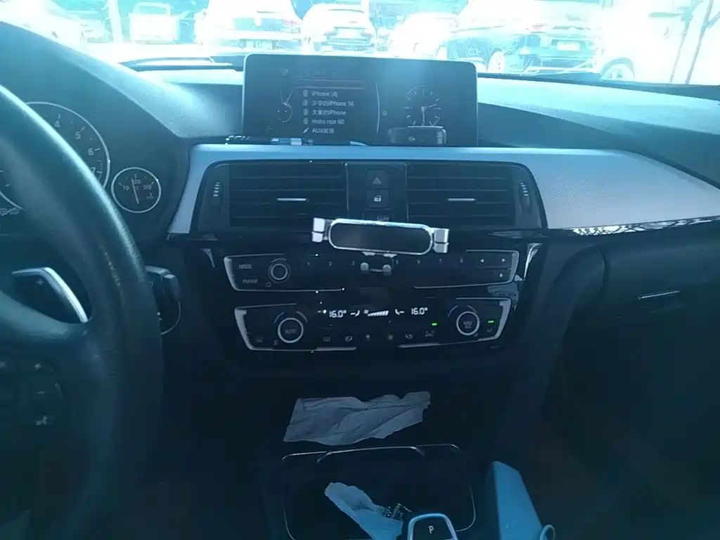 BMW 3 Series 2017 — фото 13