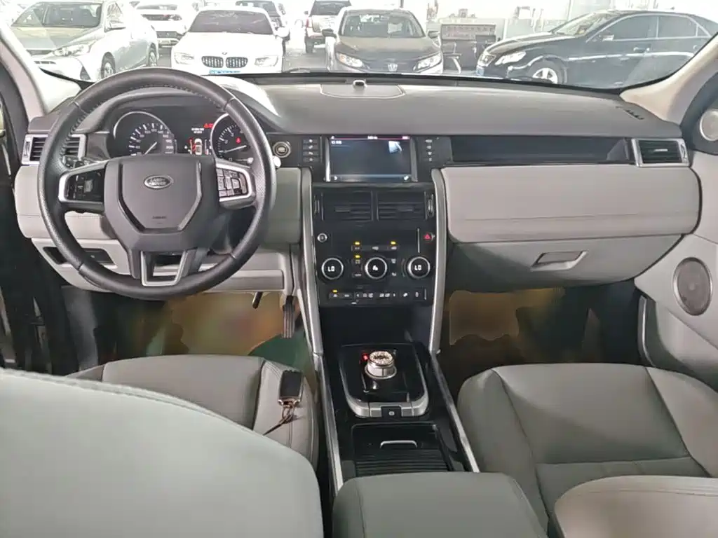 Land Rover Discovery Sport 2017 — фото 10