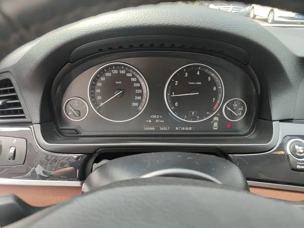 BMW 5 Series 2017 — фото 12