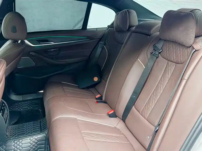 BMW 5 Series 2021 — фото 13