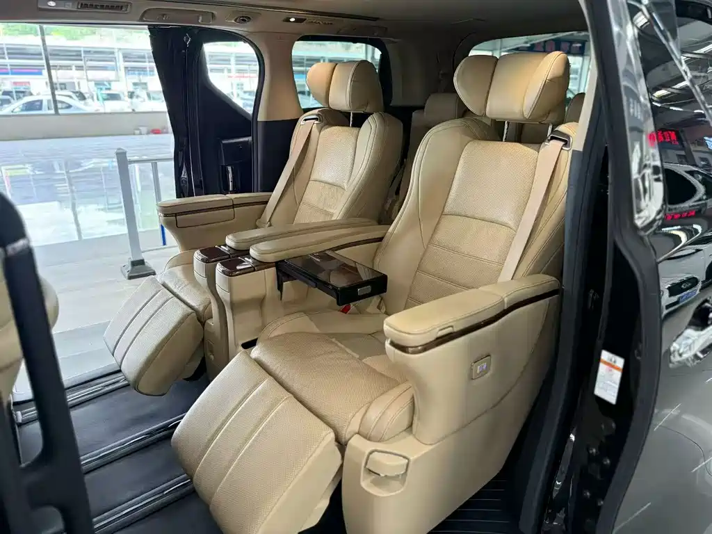 Toyota Alphard 2017 — фото 8