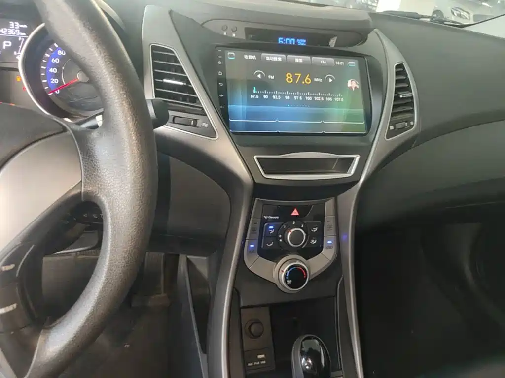 Hyundai Elantra Langdong 2018 — фото 13