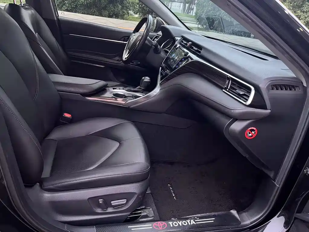 Toyota Camry 2019 — фото 15