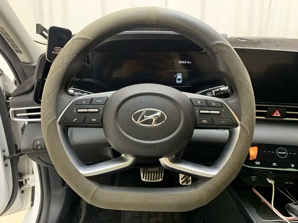 Hyundai Elantra 2022 — фото 13