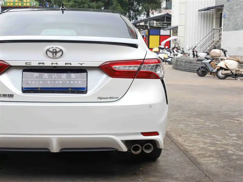 Toyota Camry 2022 — фото 24