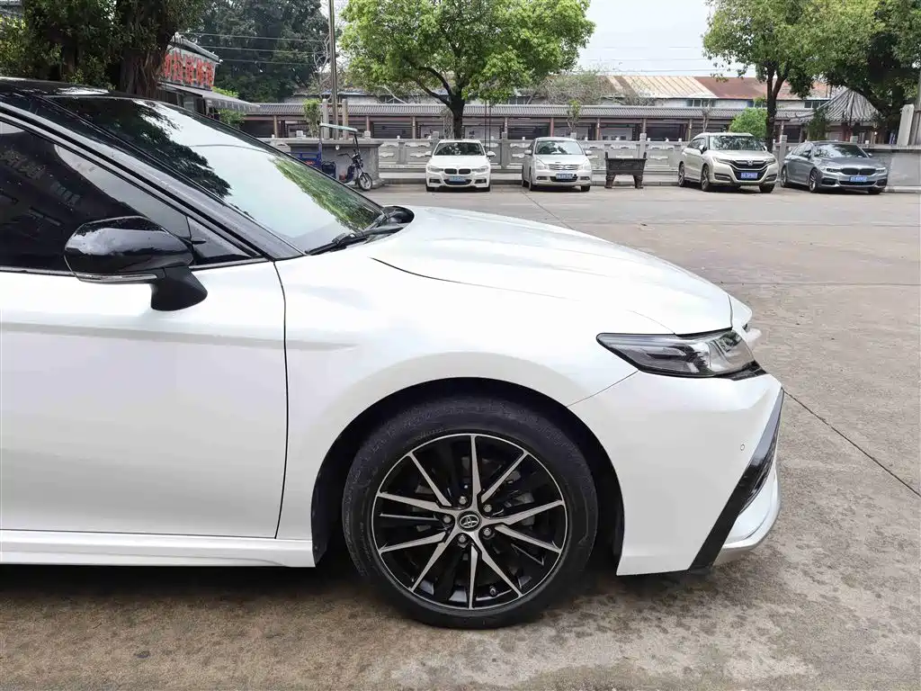 Toyota Camry 2022 — фото 30