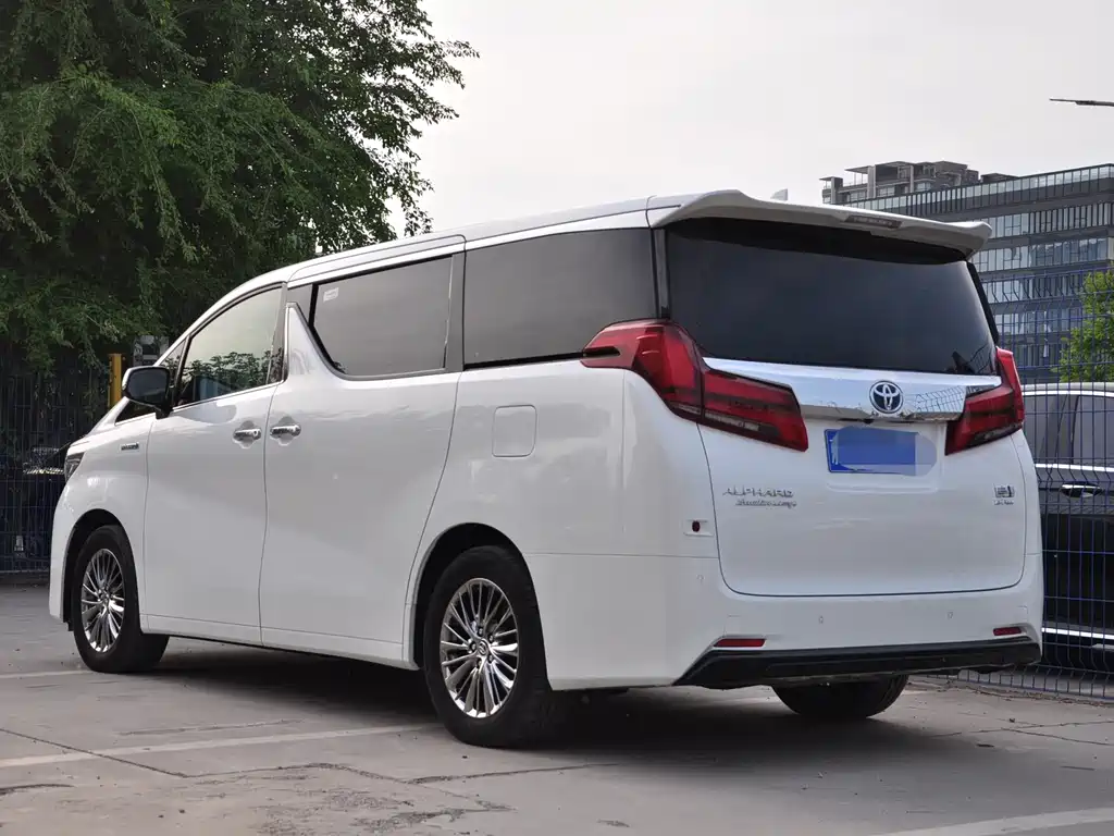 Toyota Alphard 2022 — фото 3